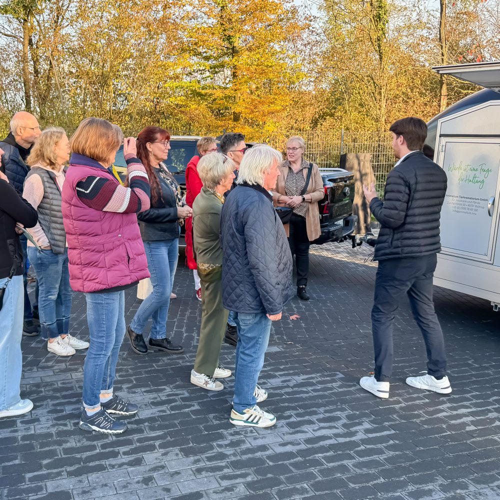 Tierkrematorium Animalium – Sitzbank mit Teich und Gartenanlage