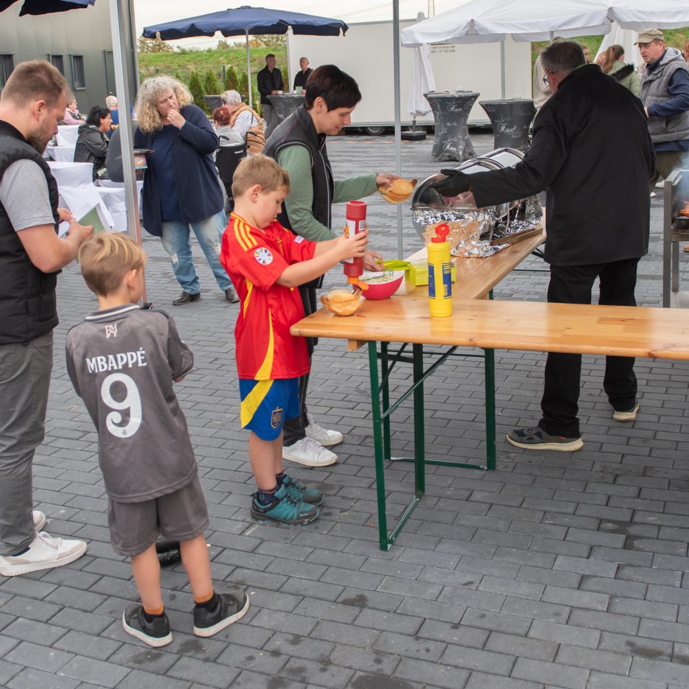 Tierkrematorium Animalium – Sitzbank mit Teich und Gartenanlage