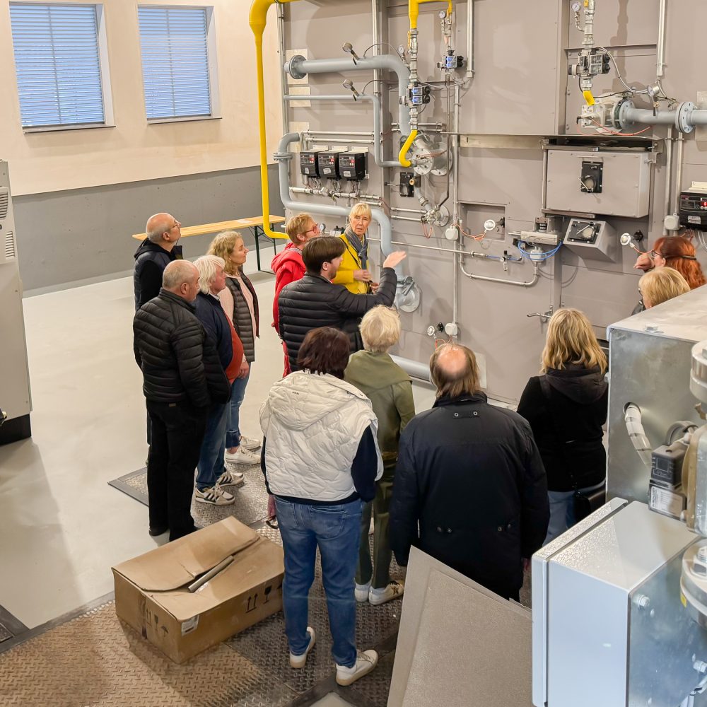 Tierkrematorium Animalium – Sitzbank mit Teich und Gartenanlage