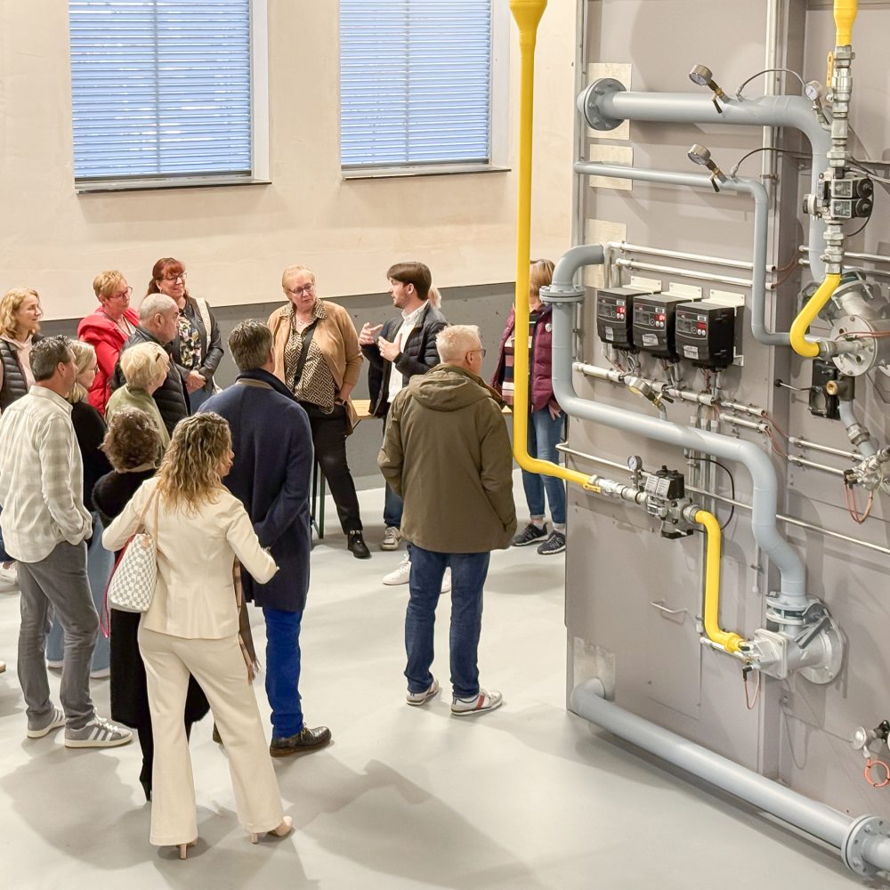 Tierkrematorium Animalium – Sitzbank mit Teich und Gartenanlage